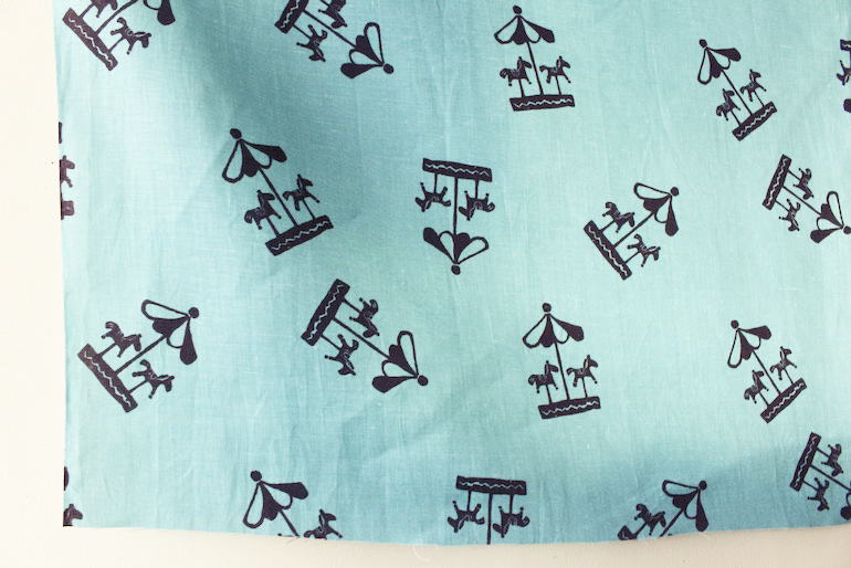 LINNET リネンプリント<br />回転木馬ブルー